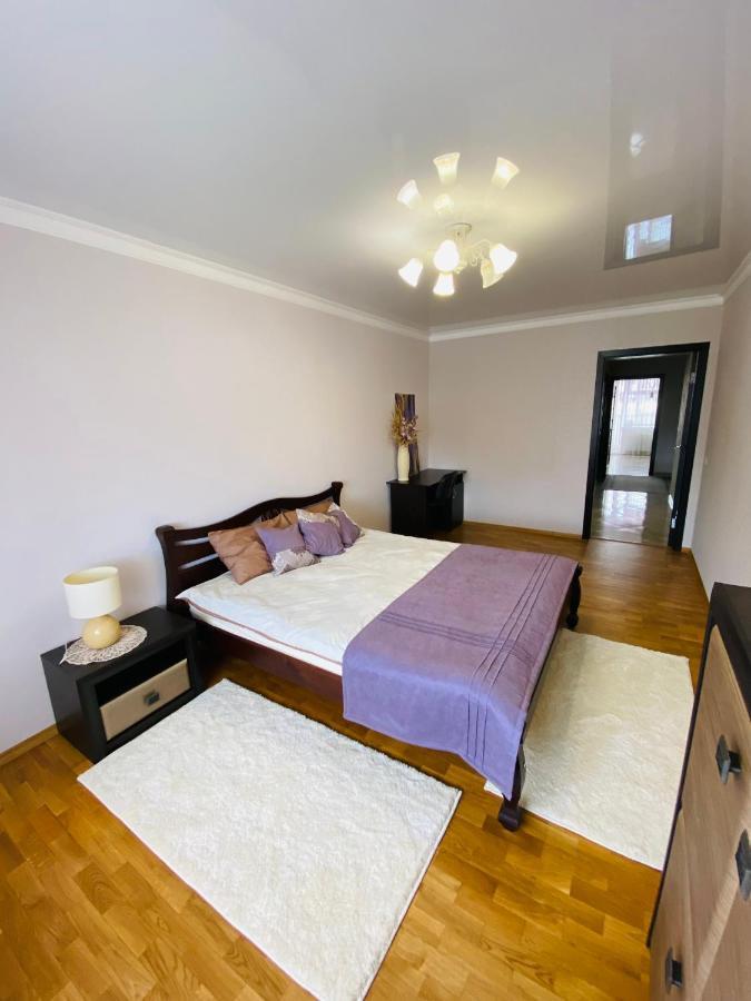 Центр. Поруч Парк Та Став Appartement Ternopil Buitenkant foto